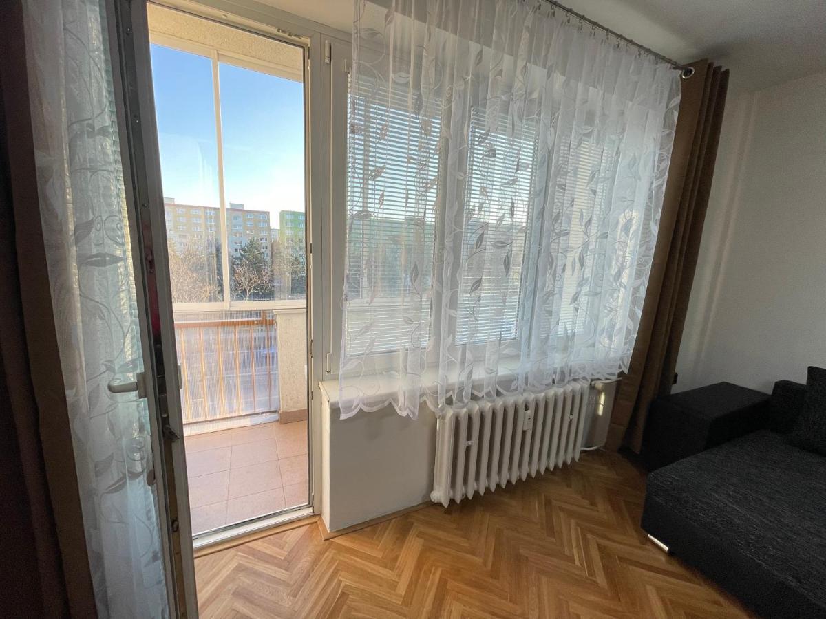 Apartman Jnj Velkomoravska 奥洛穆茨 外观 照片