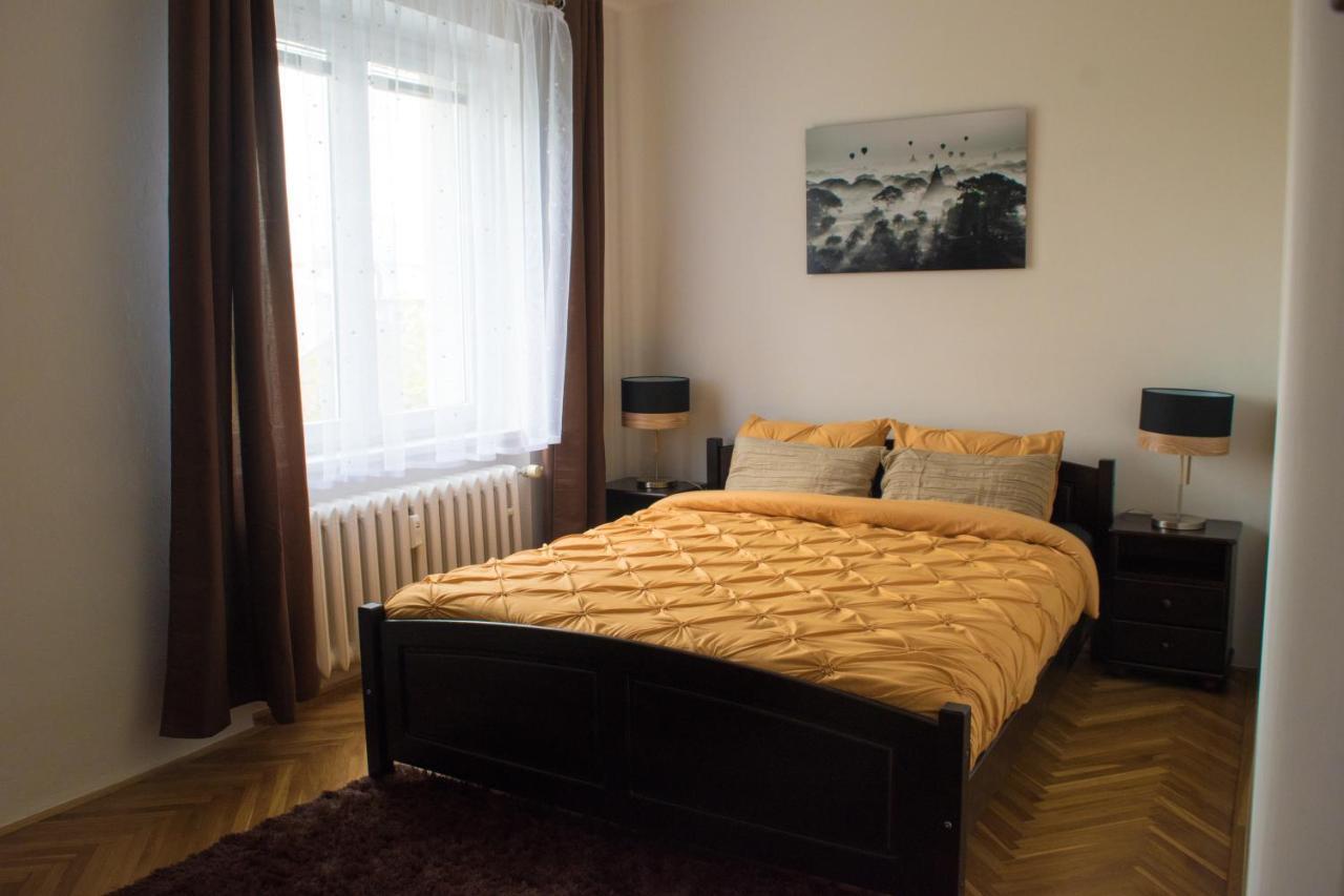 Apartman Jnj Velkomoravska 奥洛穆茨 外观 照片