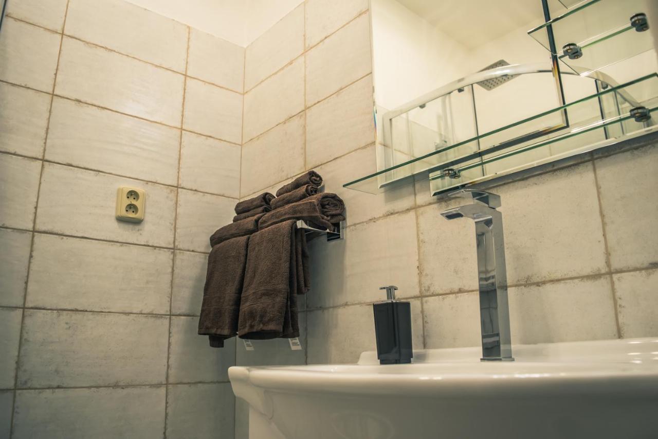 Apartman Jnj Velkomoravska 奥洛穆茨 外观 照片