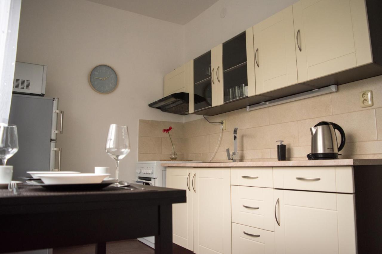 Apartman Jnj Velkomoravska 奥洛穆茨 外观 照片